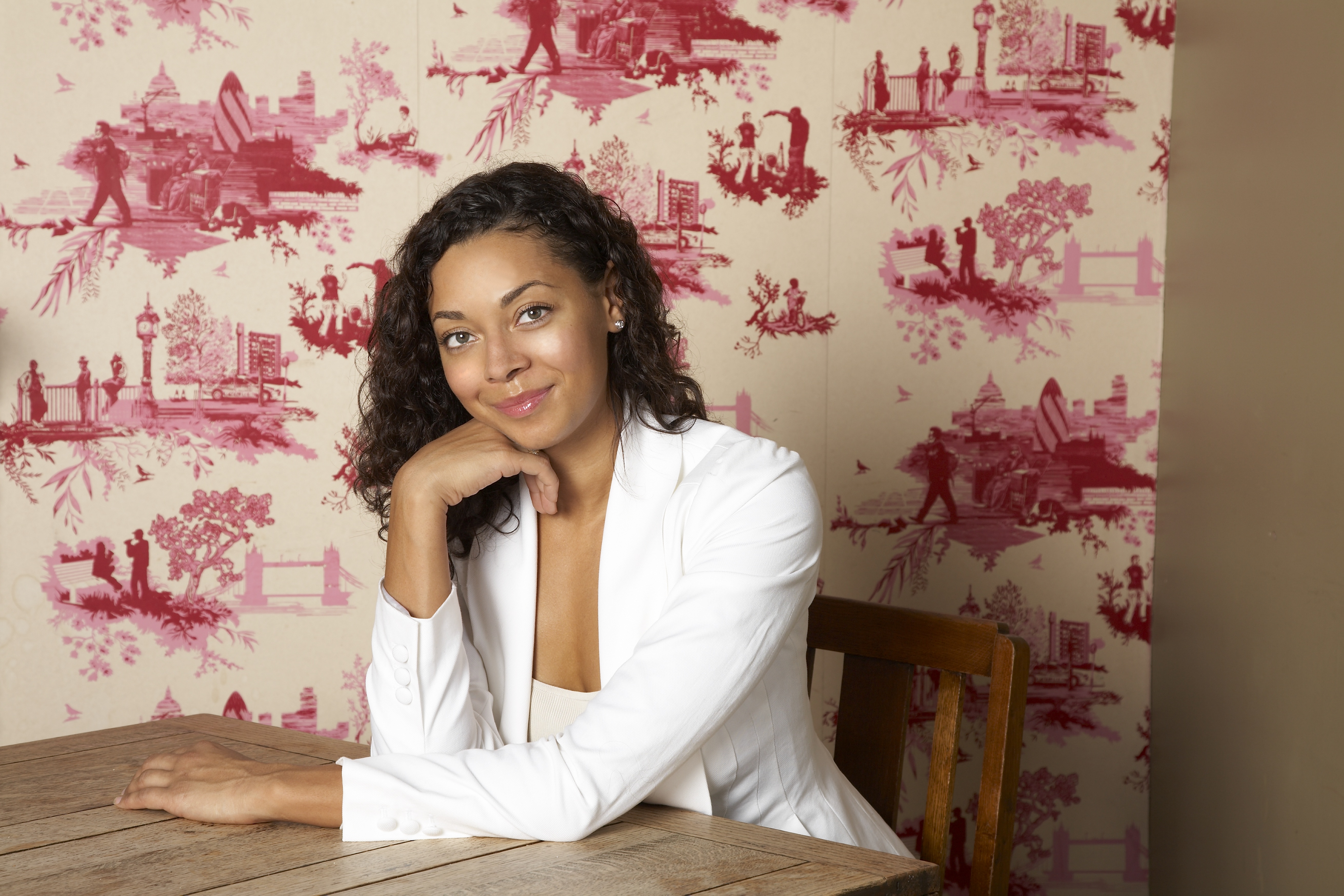 jess-press-shot-curly-hair