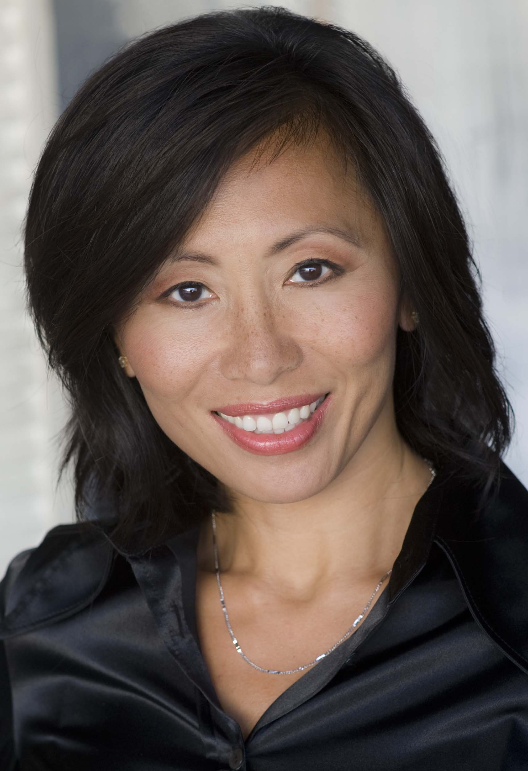 headshot, edited, 300 dpi